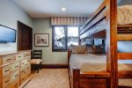 Guest Bedroom - Highlands Slopeside 3 Bedroom Platinum - Gondola Resorts 